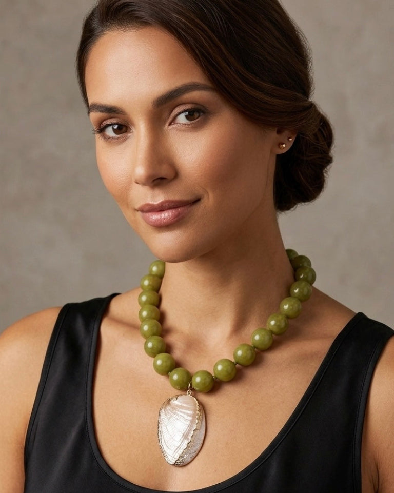 COLLAR OLIVO CARIBEÑO