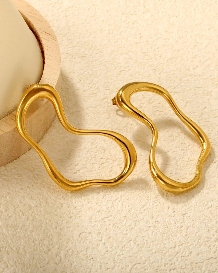 ARETES DE PRESIÓN LÍNEAS GEOMÉTRICAS TWISTED DORADO 28x48MM