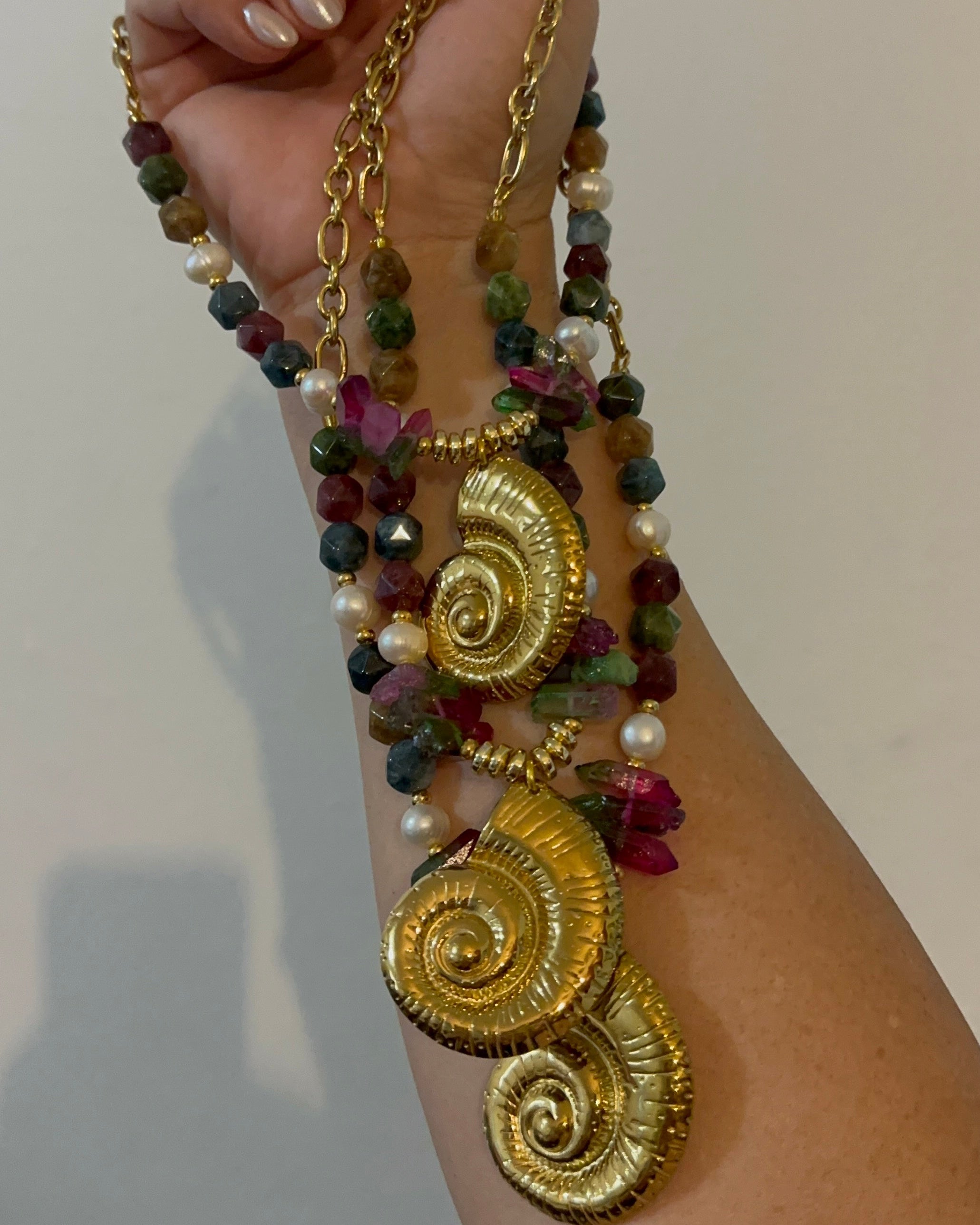 COLLAR CONCHA TROPICAL